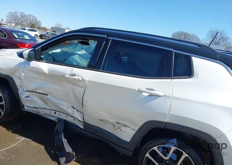 2018 Jeep Compass Limited z USA, uszkodzony, nr VIN 3C4NJCCB2JT205096